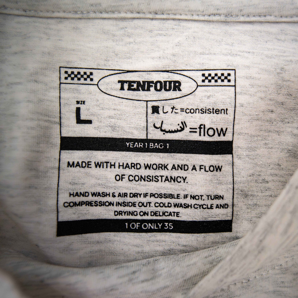 B4GGY LANGUAGES CREMÈ COMPRESSION TEE
